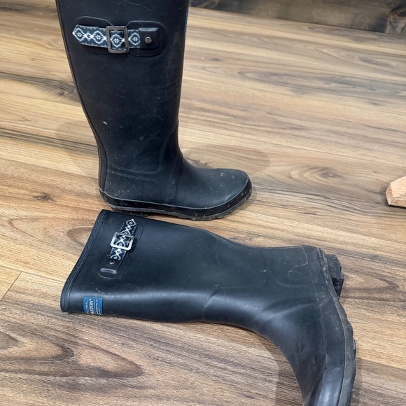 Pendleton Shoes - Women’s Pendleton Rain Boots Fits like a 9